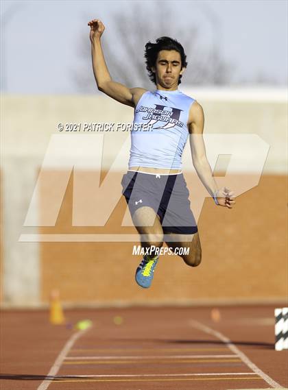 Thumbnail 3 in Alamo Heights Relays 8 photogallery.