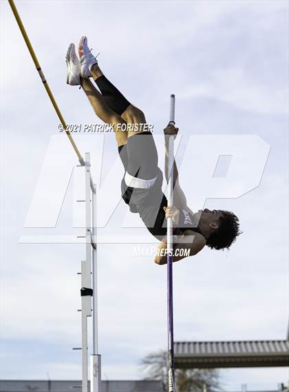 Thumbnail 3 in Alamo Heights Relays 8 photogallery.