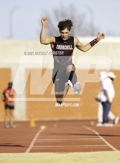 Thumbnail 2 in Alamo Heights Relays 8 photogallery.