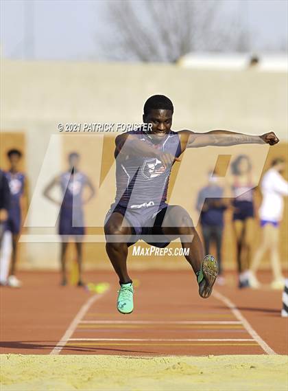 Thumbnail 3 in Alamo Heights Relays 8 photogallery.