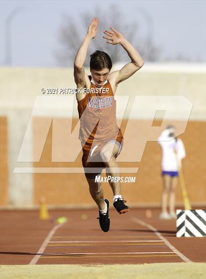 Thumbnail 2 in Alamo Heights Relays 8 photogallery.