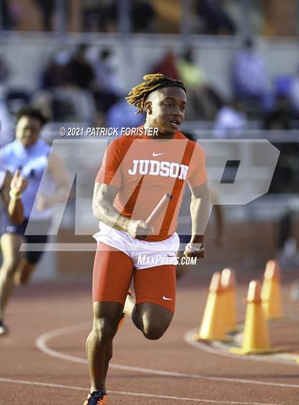 Thumbnail 2 in Alamo Heights Relays 8 photogallery.