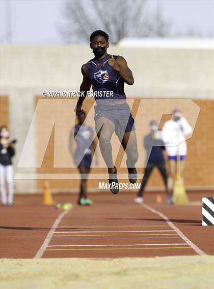 Thumbnail 2 in Alamo Heights Relays 8 photogallery.