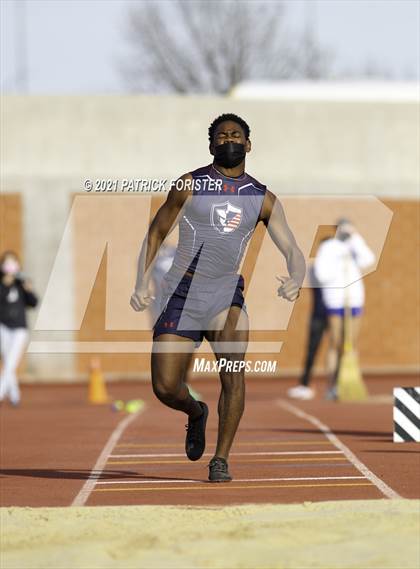 Thumbnail 3 in Alamo Heights Relays 8 photogallery.