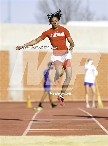 Thumbnail 1 in Alamo Heights Relays 8 photogallery.