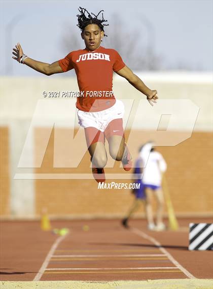 Thumbnail 1 in Alamo Heights Relays 8 photogallery.