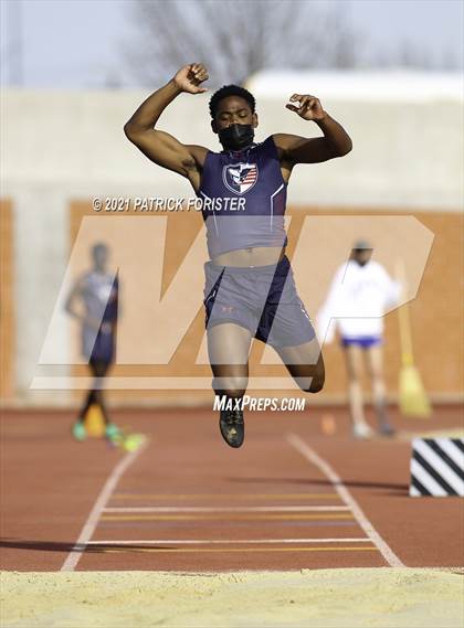 Thumbnail 2 in Alamo Heights Relays 8 photogallery.