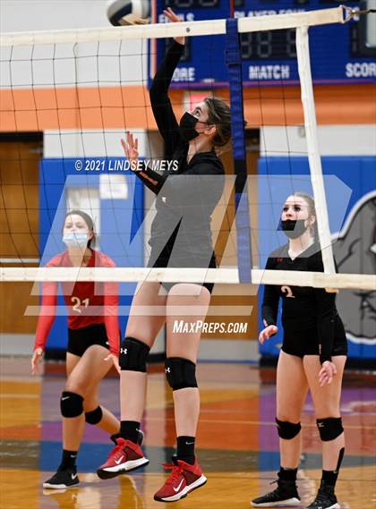 Thumbnail 2 in Livonia vs. Dansville photogallery.