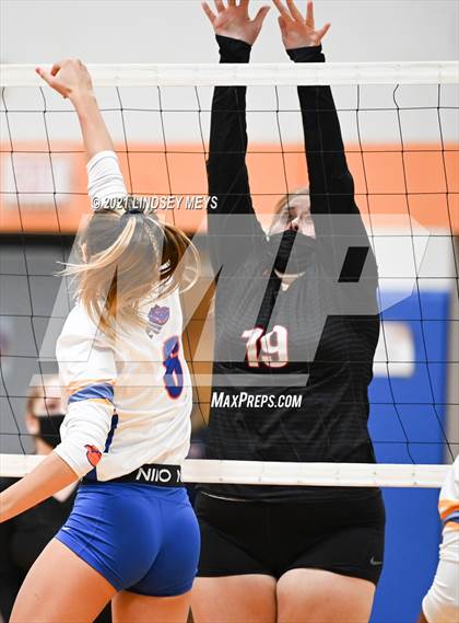 Thumbnail 3 in Livonia vs. Dansville photogallery.
