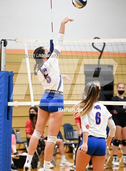 Thumbnail 2 in Livonia vs. Dansville photogallery.