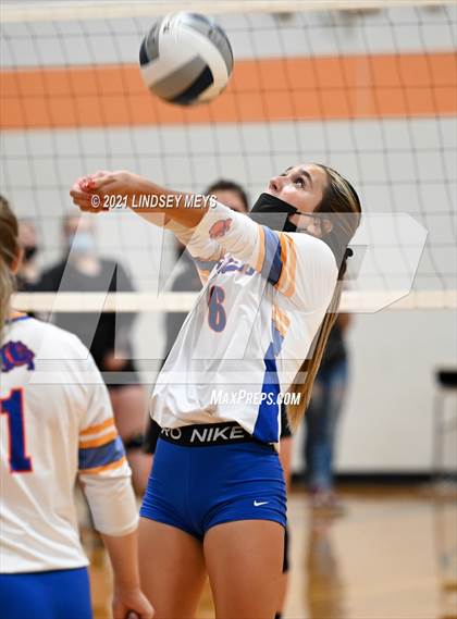 Thumbnail 1 in Livonia vs. Dansville photogallery.