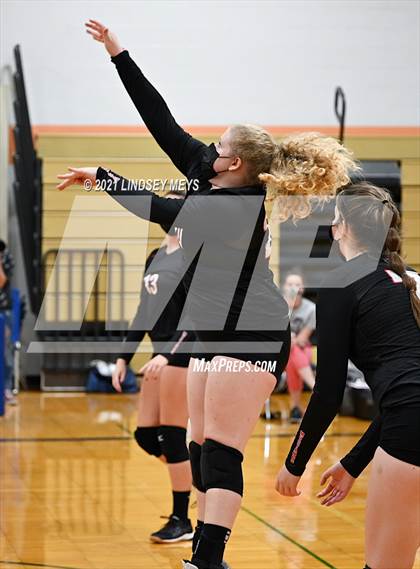Thumbnail 2 in Livonia vs. Dansville photogallery.