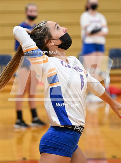 Thumbnail 1 in Livonia vs. Dansville photogallery.