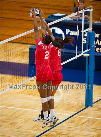 Thumbnail 1 in Taft @ Warren photogallery.