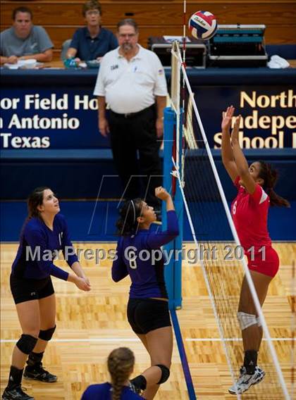 Thumbnail 1 in Taft @ Warren photogallery.