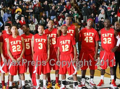 Thumbnail 2 in Taft vs. Mt. Vernon (Spalding Hoophall Classic) photogallery.
