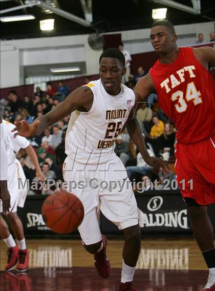Thumbnail 3 in Taft vs. Mt. Vernon (Spalding Hoophall Classic) photogallery.