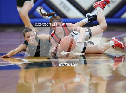 Thumbnail 2 in Athens vs. Circleville (OHSAA D2 District Semifinal) photogallery.