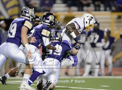 Thumbnail 2 in Alexandria vs. Hahnville (LHSAA Class 5A 1st Round) photogallery.