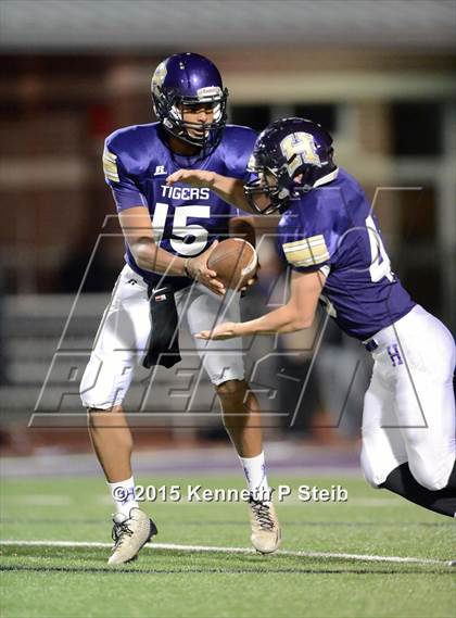 Thumbnail 1 in Alexandria vs. Hahnville (LHSAA Class 5A 1st Round) photogallery.