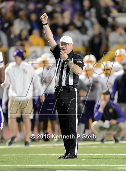 Thumbnail 1 in Alexandria vs. Hahnville (LHSAA Class 5A 1st Round) photogallery.