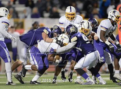 Thumbnail 2 in Alexandria vs. Hahnville (LHSAA Class 5A 1st Round) photogallery.
