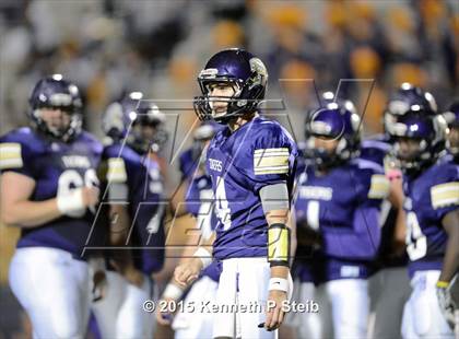 Thumbnail 1 in Alexandria vs. Hahnville (LHSAA Class 5A 1st Round) photogallery.