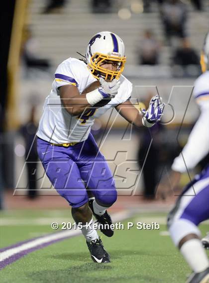 Thumbnail 1 in Alexandria vs. Hahnville (LHSAA Class 5A 1st Round) photogallery.