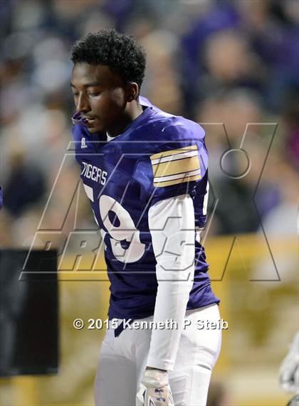 Thumbnail 1 in Alexandria vs. Hahnville (LHSAA Class 5A 1st Round) photogallery.