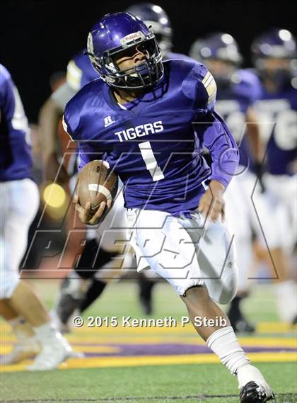 Thumbnail 3 in Alexandria vs. Hahnville (LHSAA Class 5A 1st Round) photogallery.