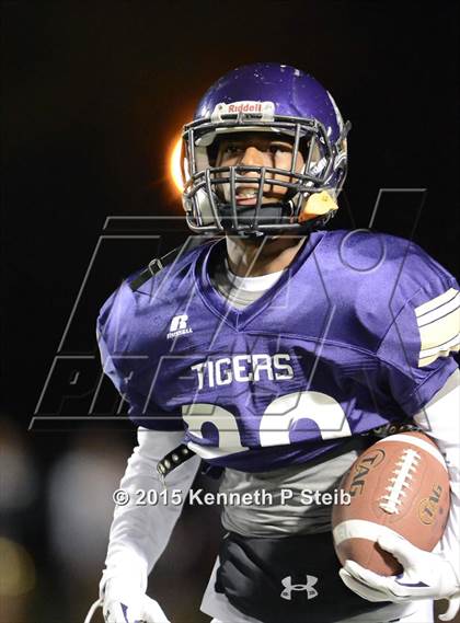 Thumbnail 2 in Alexandria vs. Hahnville (LHSAA Class 5A 1st Round) photogallery.