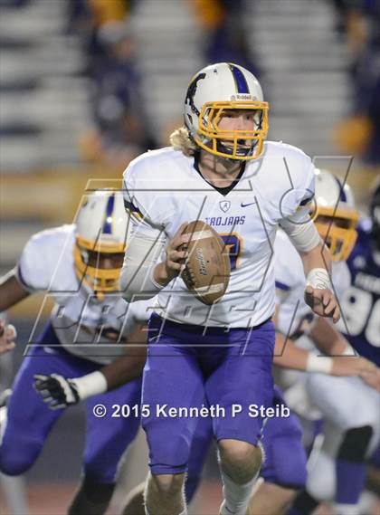 Thumbnail 2 in Alexandria vs. Hahnville (LHSAA Class 5A 1st Round) photogallery.