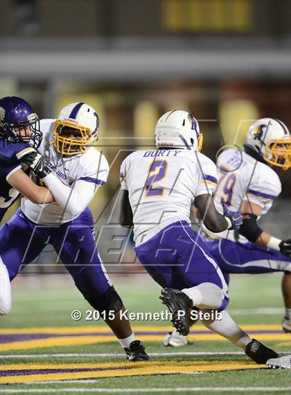 Thumbnail 3 in Alexandria vs. Hahnville (LHSAA Class 5A 1st Round) photogallery.