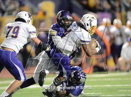 Thumbnail 2 in Alexandria vs. Hahnville (LHSAA Class 5A 1st Round) photogallery.