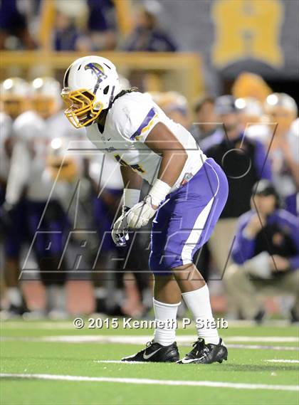 Thumbnail 1 in Alexandria vs. Hahnville (LHSAA Class 5A 1st Round) photogallery.