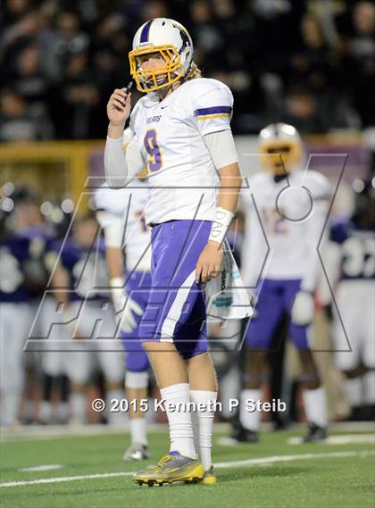 Thumbnail 1 in Alexandria vs. Hahnville (LHSAA Class 5A 1st Round) photogallery.