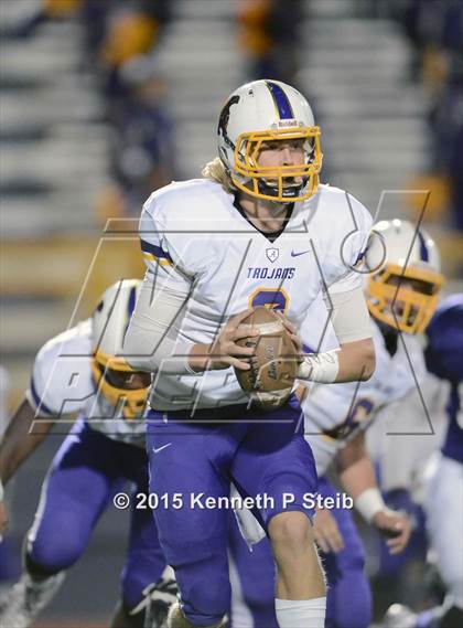 Thumbnail 3 in Alexandria vs. Hahnville (LHSAA Class 5A 1st Round) photogallery.