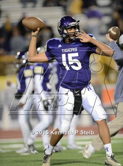 Thumbnail 1 in Alexandria vs. Hahnville (LHSAA Class 5A 1st Round) photogallery.
