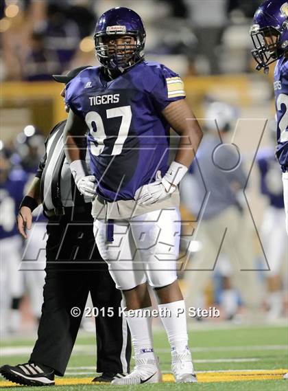 Thumbnail 3 in Alexandria vs. Hahnville (LHSAA Class 5A 1st Round) photogallery.
