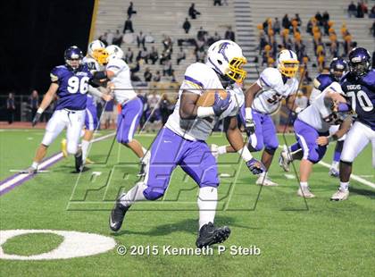 Thumbnail 2 in Alexandria vs. Hahnville (LHSAA Class 5A 1st Round) photogallery.