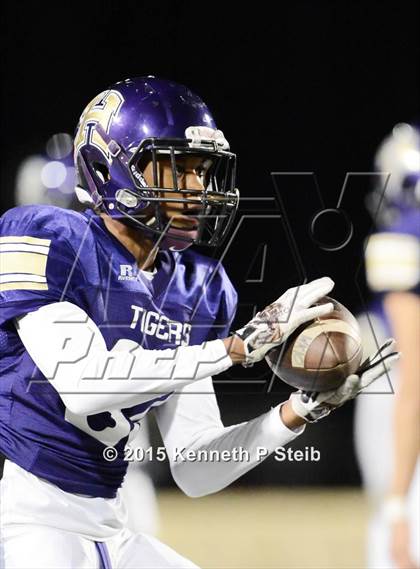 Thumbnail 2 in Alexandria vs. Hahnville (LHSAA Class 5A 1st Round) photogallery.