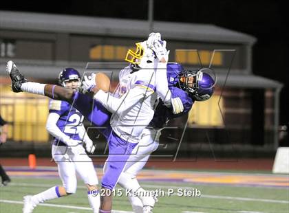 Thumbnail 1 in Alexandria vs. Hahnville (LHSAA Class 5A 1st Round) photogallery.