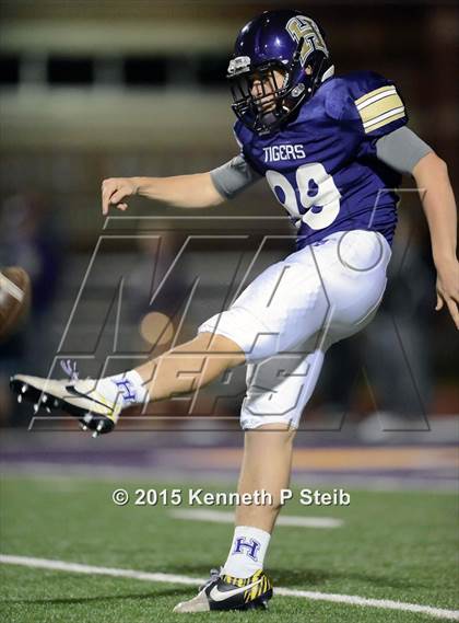 Thumbnail 1 in Alexandria vs. Hahnville (LHSAA Class 5A 1st Round) photogallery.