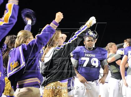 Thumbnail 1 in Alexandria vs. Hahnville (LHSAA Class 5A 1st Round) photogallery.