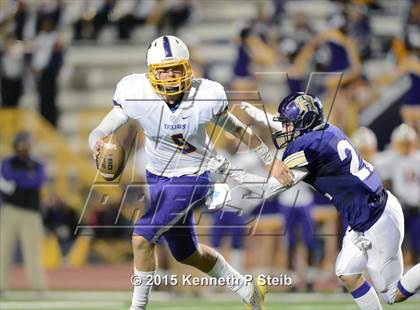 Thumbnail 2 in Alexandria vs. Hahnville (LHSAA Class 5A 1st Round) photogallery.