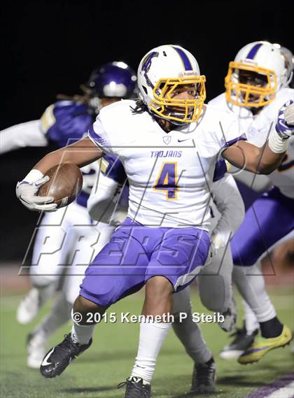 Thumbnail 1 in Alexandria vs. Hahnville (LHSAA Class 5A 1st Round) photogallery.