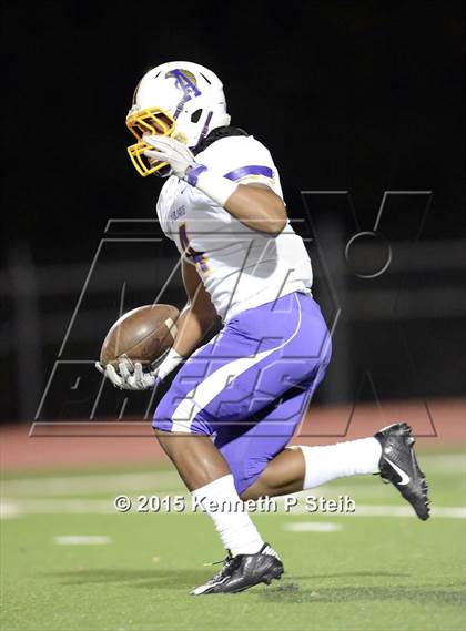 Thumbnail 2 in Alexandria vs. Hahnville (LHSAA Class 5A 1st Round) photogallery.