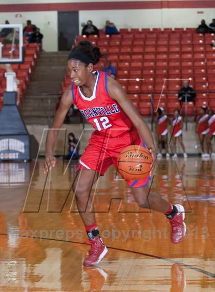 Thumbnail 1 in Bowie vs. Duncanville (UIL 5A Region 1 Semifinal Playoff) photogallery.