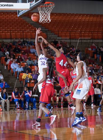 Thumbnail 2 in Bowie vs. Duncanville (UIL 5A Region 1 Semifinal Playoff) photogallery.