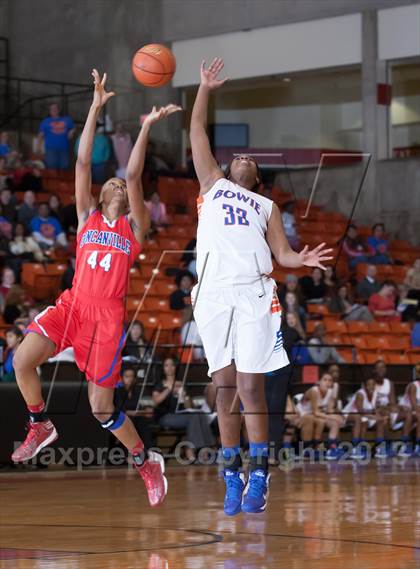 Thumbnail 2 in Bowie vs. Duncanville (UIL 5A Region 1 Semifinal Playoff) photogallery.